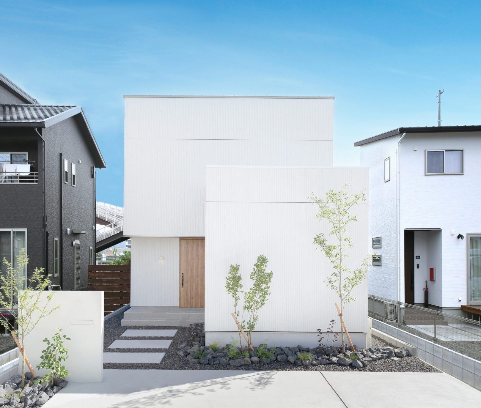 真っ白なBOX HOUSE|岐阜で建てる注文住宅 シンプル工務店