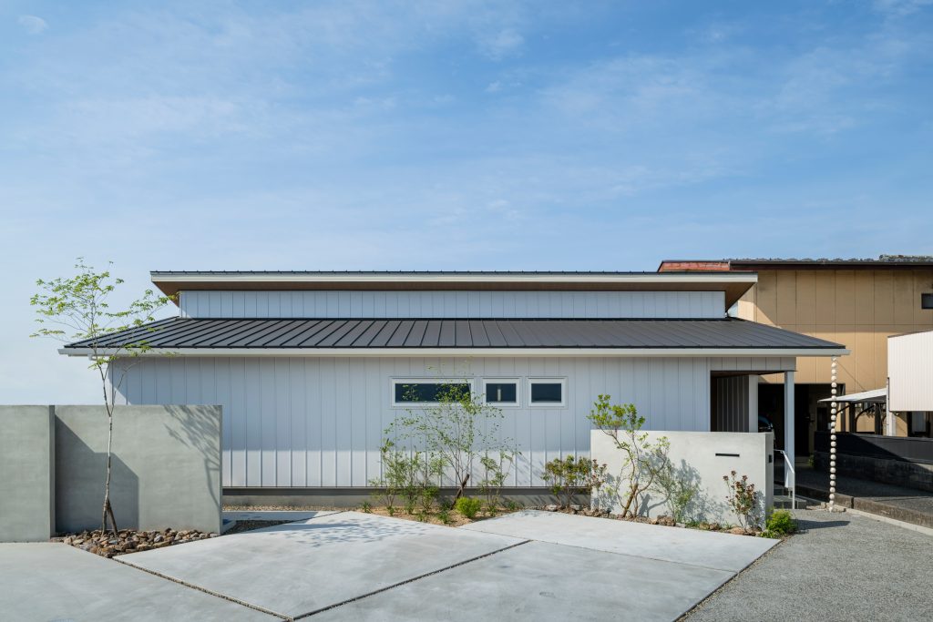 家族を紡ぐ白いお家|岐阜で建てる注文住宅 シンプル工務店